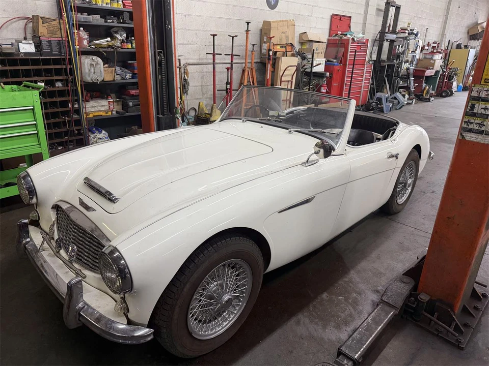 1957 Austin-Healey 100 - Image 2 of 17