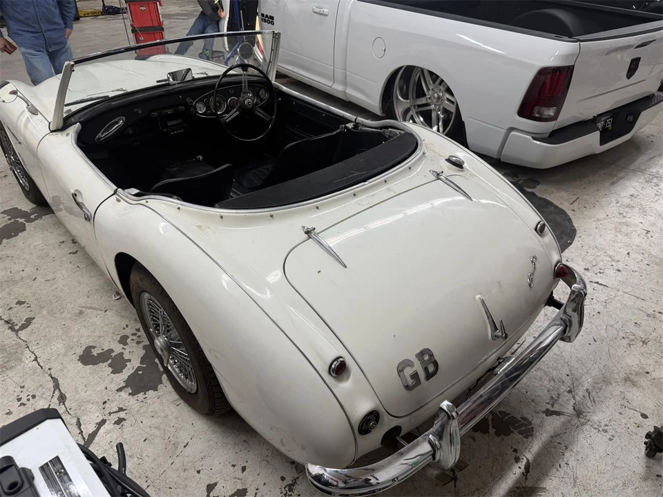 1957 Austin-Healey 100 - Image 3 of 17