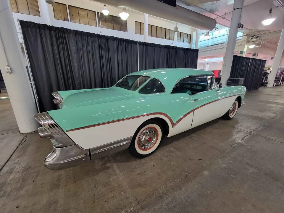 1957 Buick Riviera - Image 5 of 15