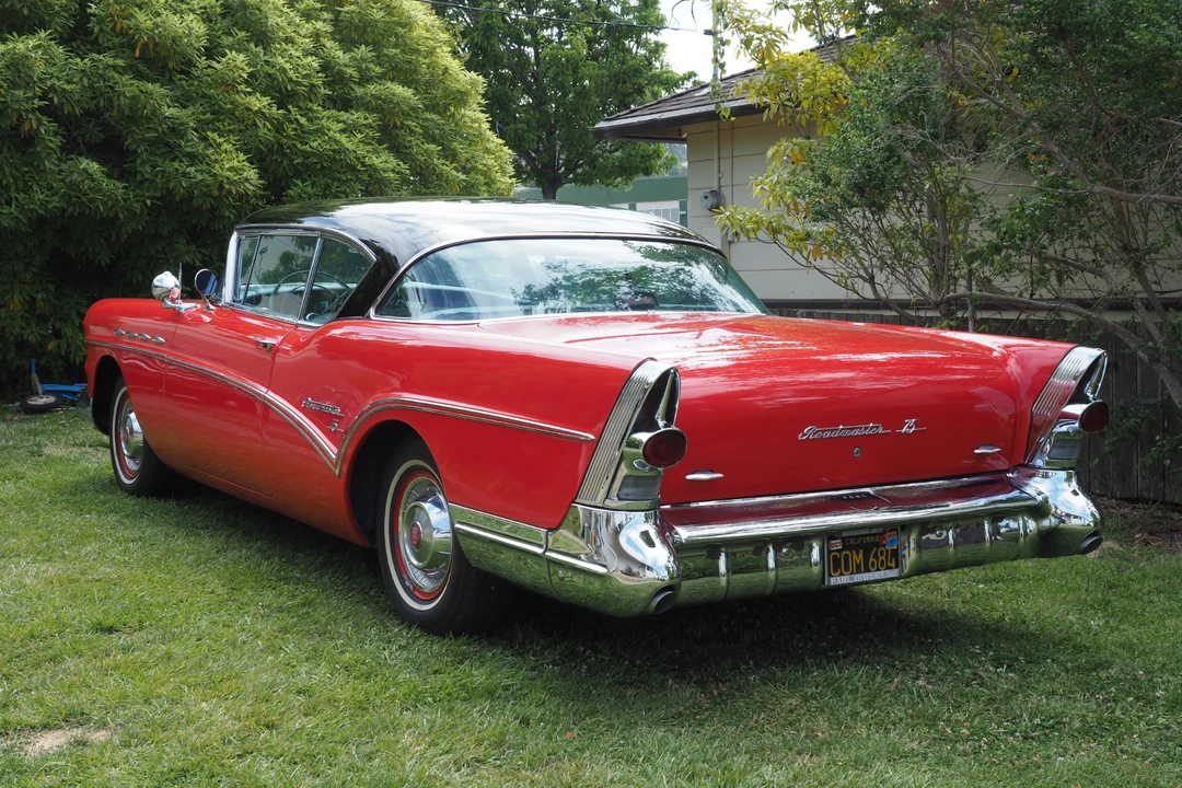1957 Buick Roadmaster - Image 11 of 31