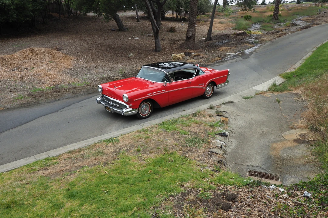 1957 Buick Roadmaster - Image 5 of 31