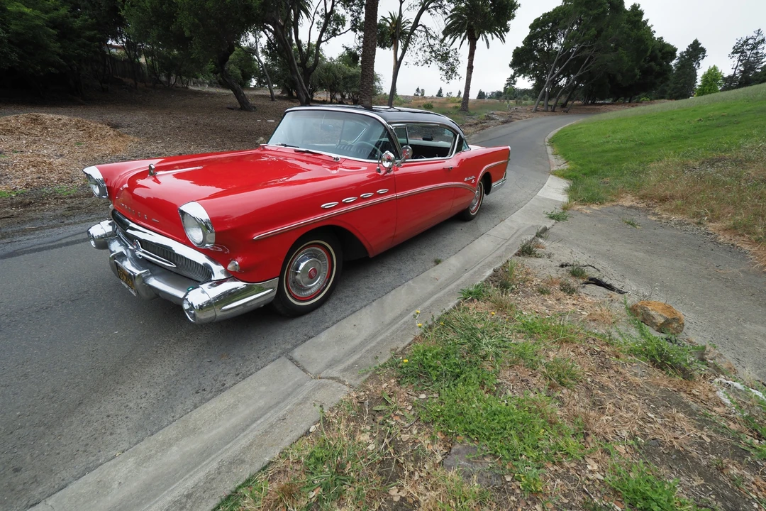 1957 Buick Roadmaster - Image 7 of 31