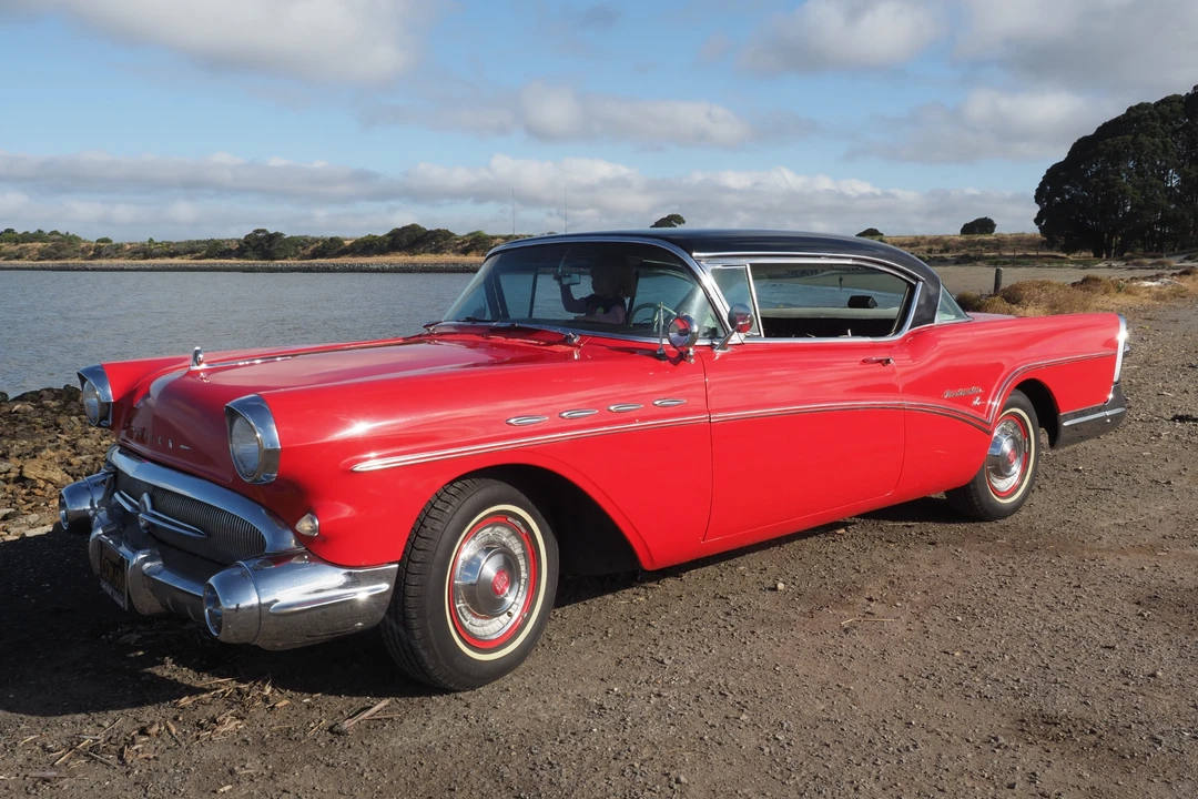 1957 Buick Roadmaster - Image 8 of 31