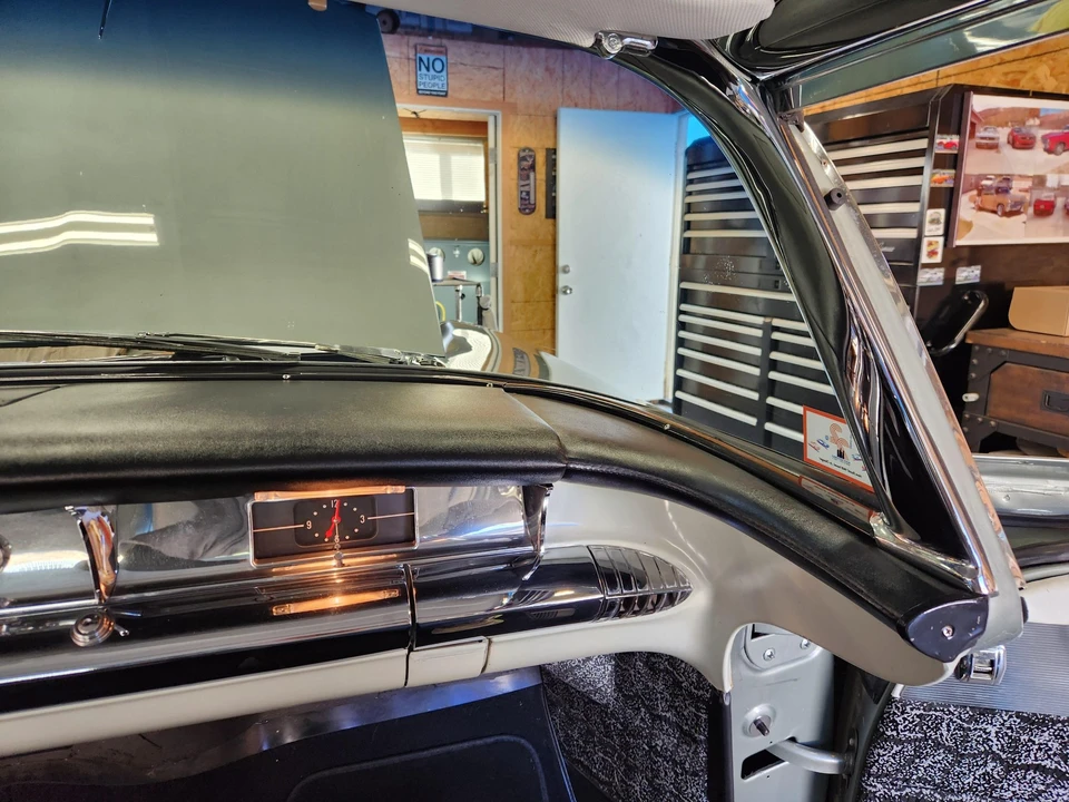 1957 Buick Roadmaster - Image 17 of 31