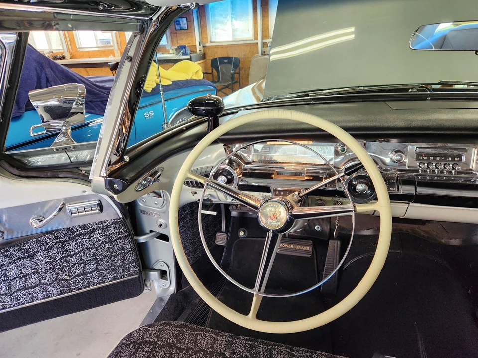 1957 Buick Roadmaster - Image 13 of 31