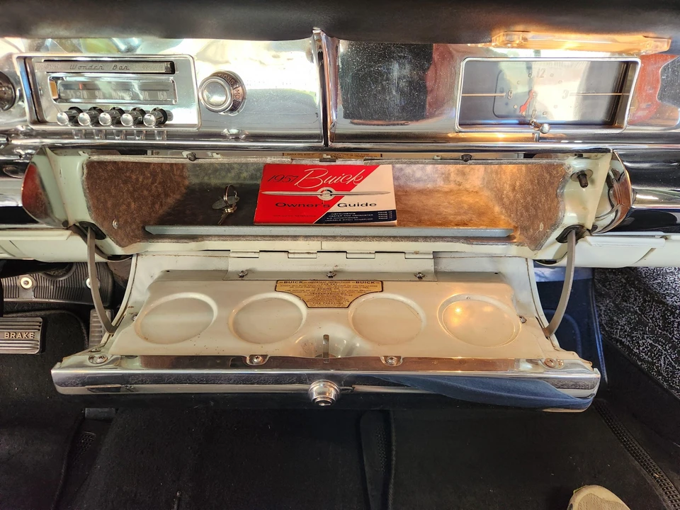 1957 Buick Roadmaster - Image 18 of 31