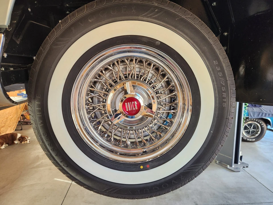 1957 Buick Roadmaster - Image 11 of 31