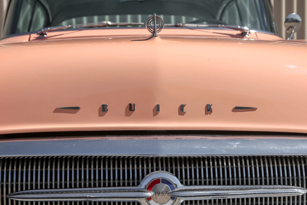 1957 Buick Roadmaster - Image 23 of 31