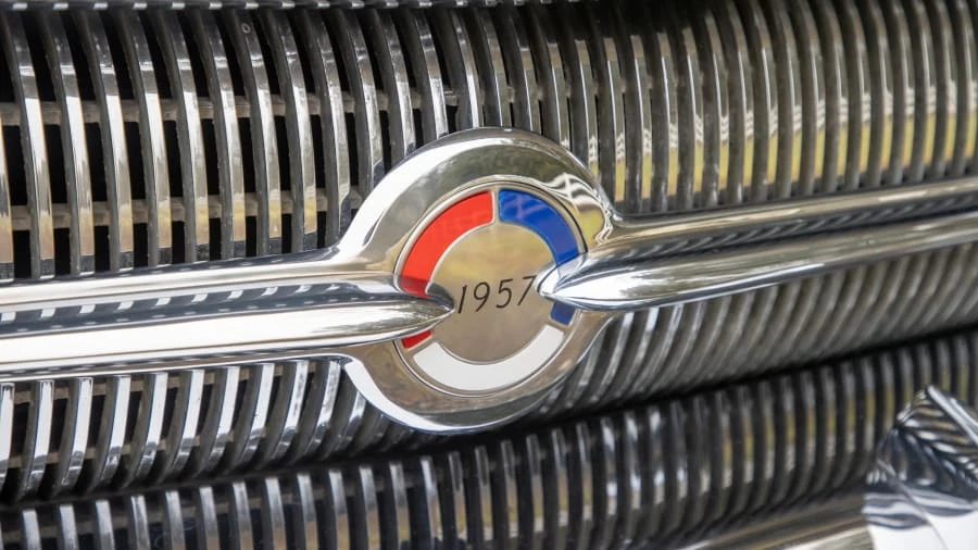 1957 Buick Roadmaster - Image 11 of 31