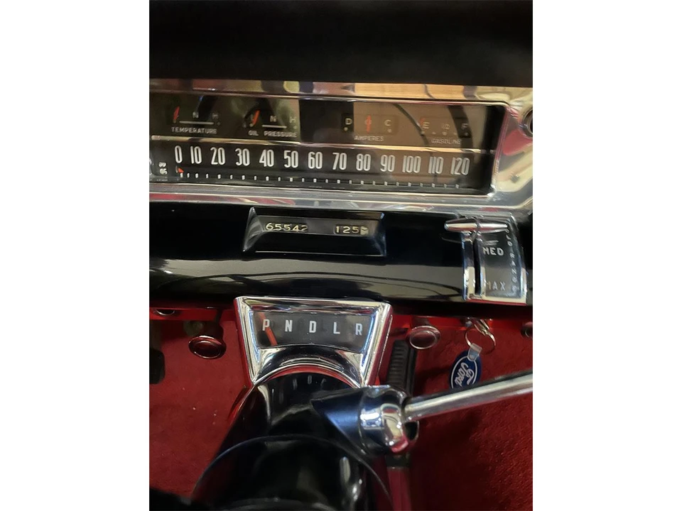 1957 Buick Roadmaster - Image 28 of 31