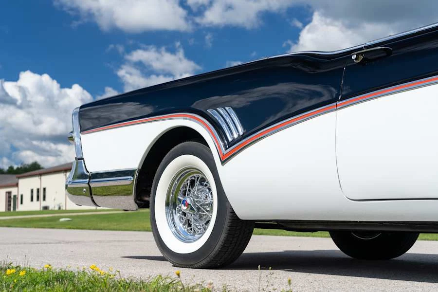 1957 Buick Roadmaster - Image 10 of 31