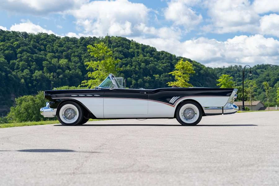 1957 Buick Roadmaster - Image 9 of 31