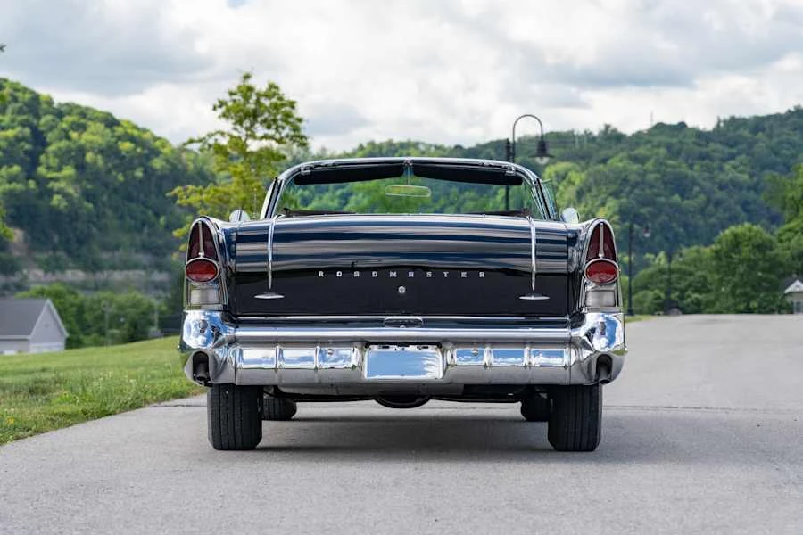 1957 Buick Roadmaster - Image 5 of 31