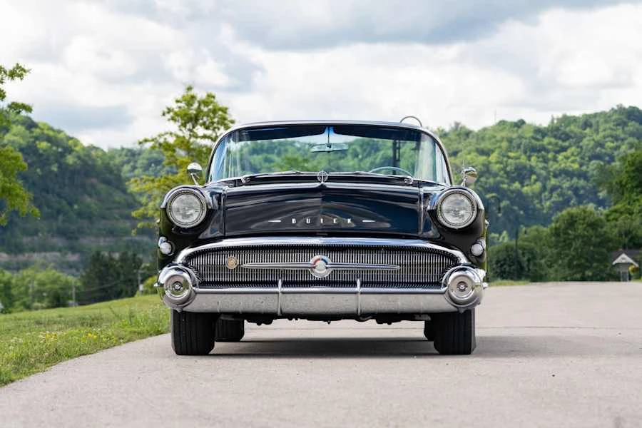 1957 Buick Roadmaster - Image 4 of 31