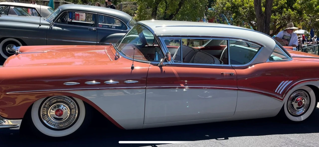 1957 Buick Roadmaster - Image 25 of 31