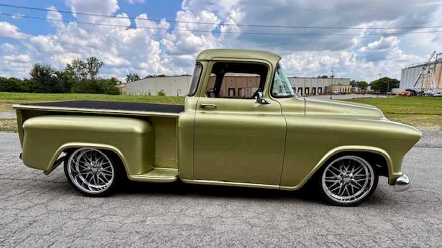 1957 Chevrolet Task Force - Image 2 of 10