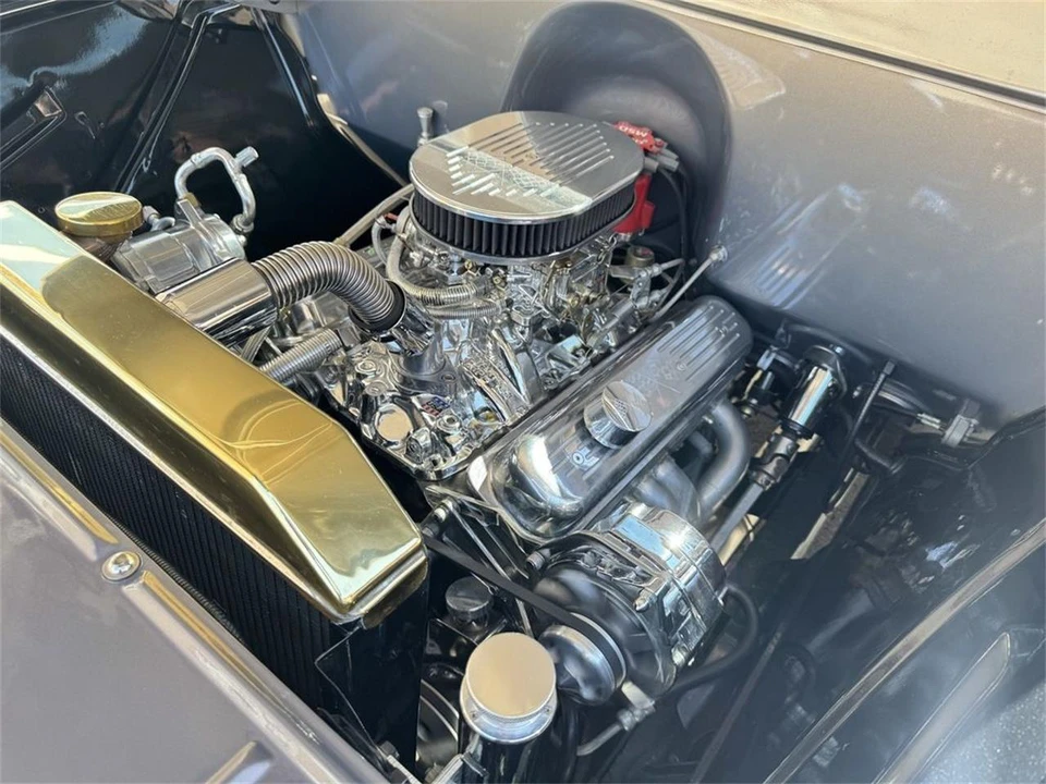 1957 Chevrolet Task Force - Image 19 of 31