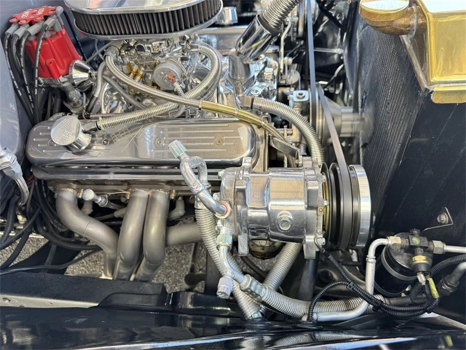 1957 Chevrolet Task Force - Image 21 of 31