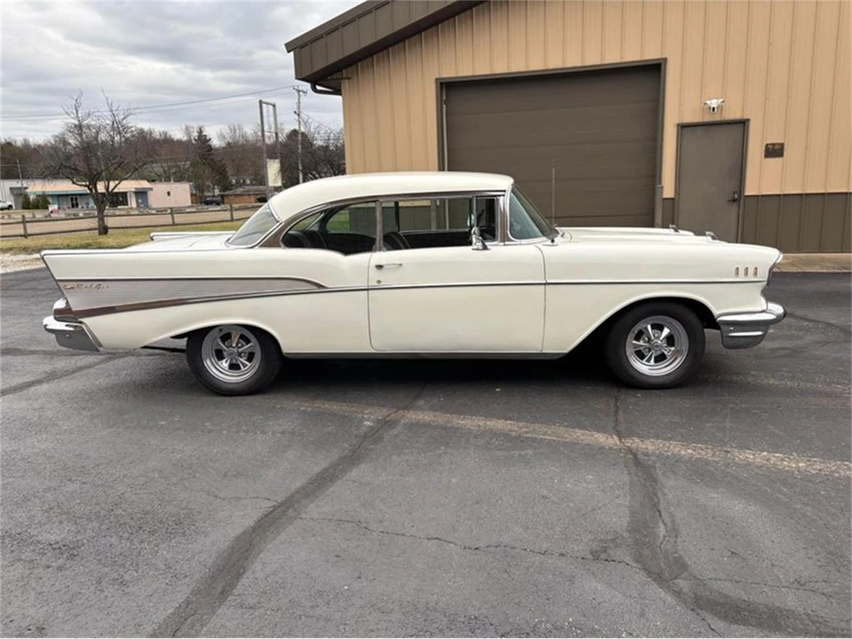 1957 Chevrolet Tri-Five Bel Air 2-Door Hardtop & Coupe - Image 3 of 28