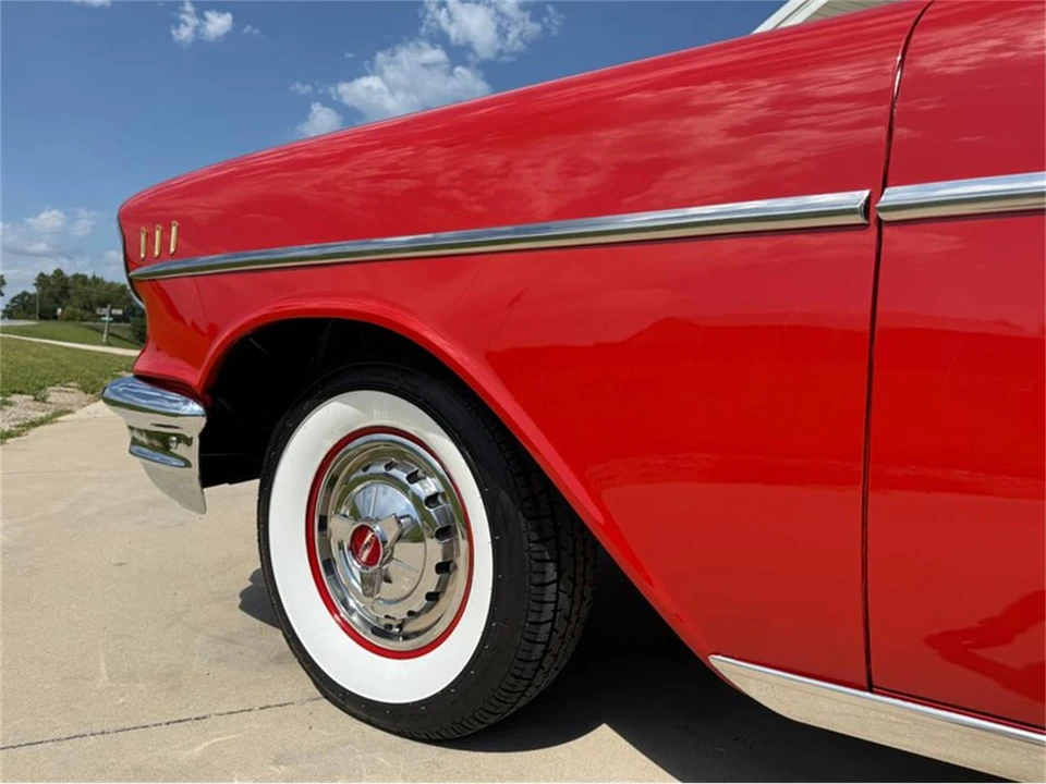 1957 Chevrolet Tri-Five Bel Air Convertible - Image 25 of 31