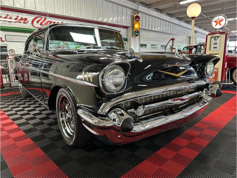 1957 Chevrolet Tri-Five Bel Air 2-Door Hardtop & Coupe - Image 3 of 31