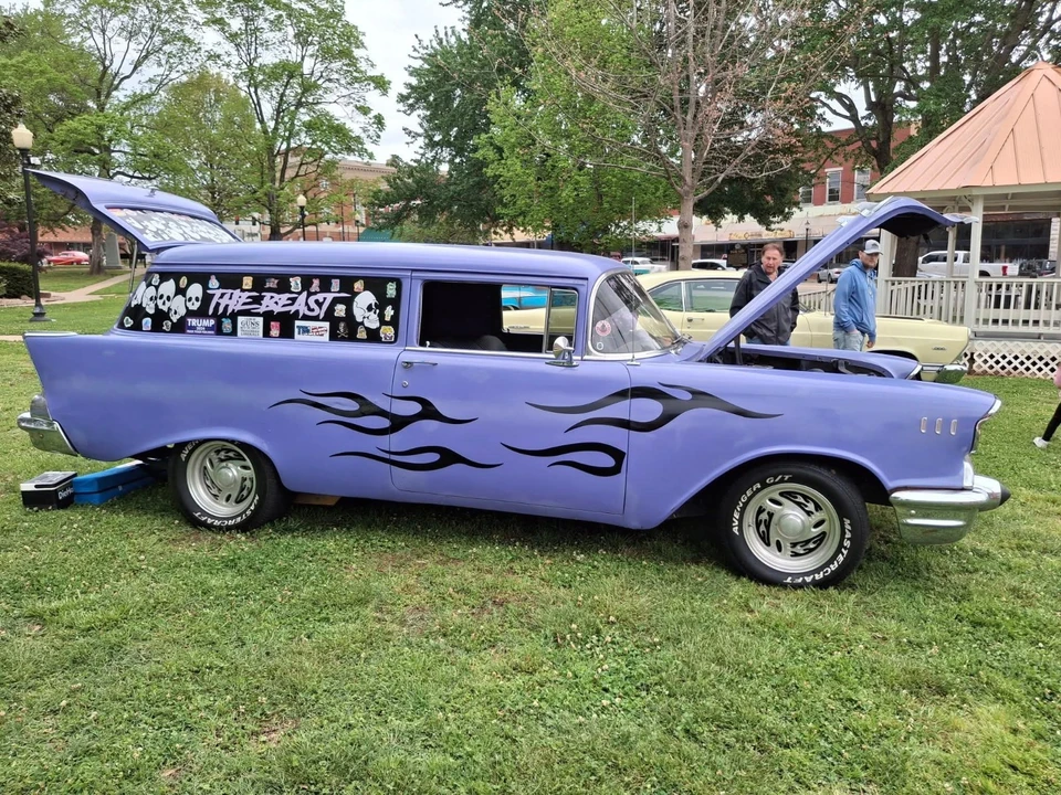 1957 Chevrolet Task Force - Image 15 of 27