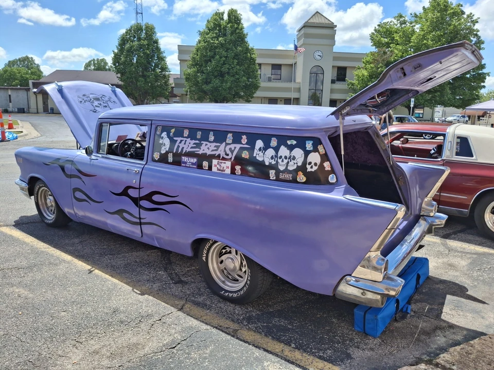 1957 Chevrolet Task Force - Image 19 of 27