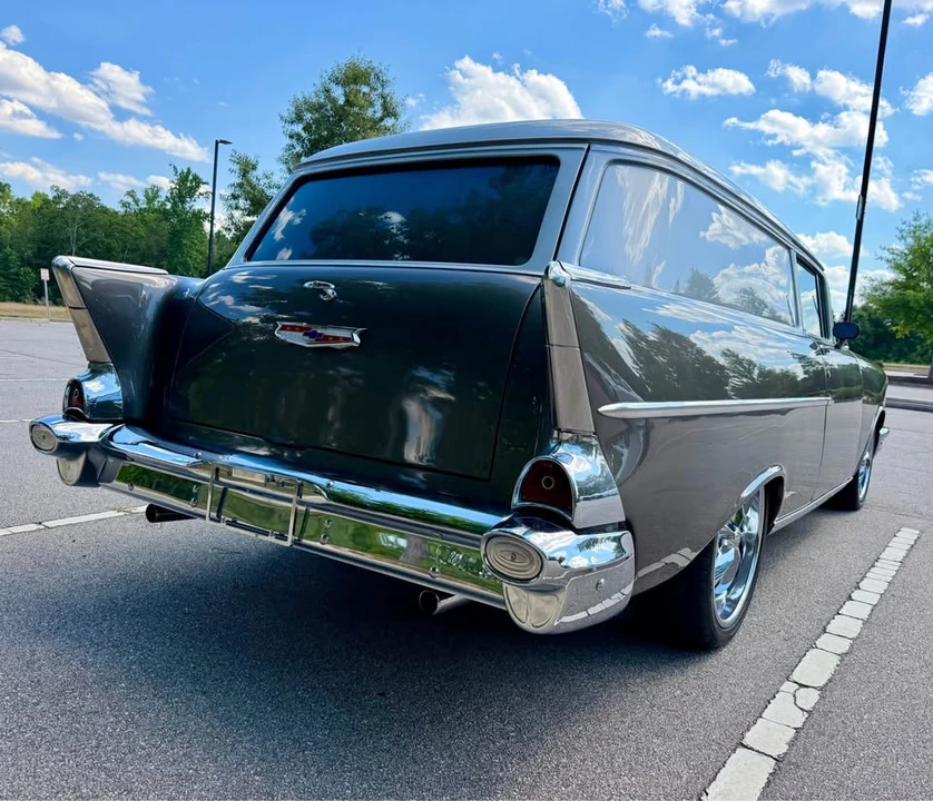 1957 Chevrolet Task Force - Image 5 of 20