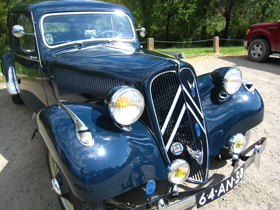 1957 Citroen Traction Avant - Image 3 of 31