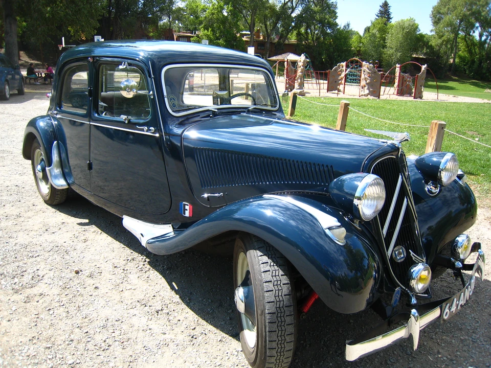 1957 Citroen Traction Avant - Image 2 of 31