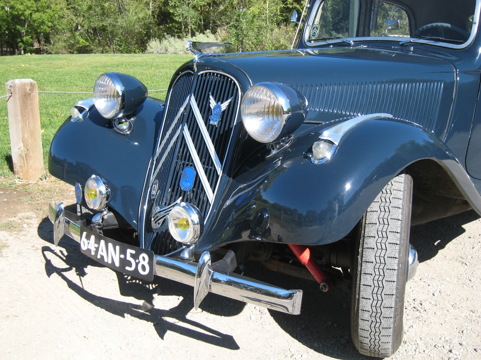 1957 Citroen Traction Avant - Image 5 of 31
