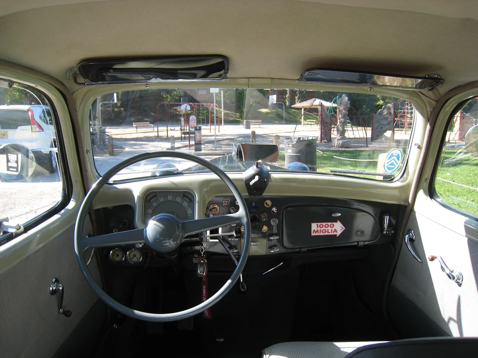 1957 Citroen Traction Avant - Image 24 of 31