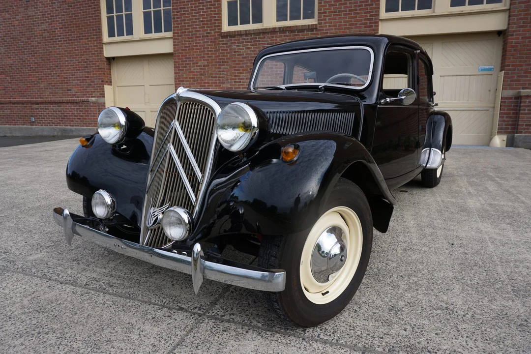 1957 Citroen Traction Avant - Image 2 of 31