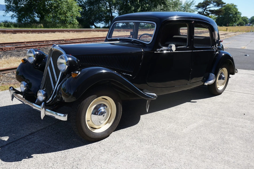 1957 Citroen Traction Avant - Image 4 of 31
