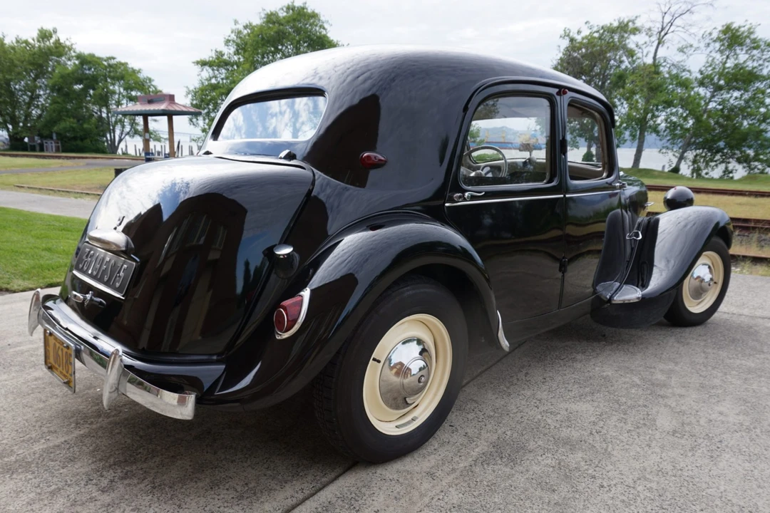 1957 Citroen Traction Avant - Image 8 of 31