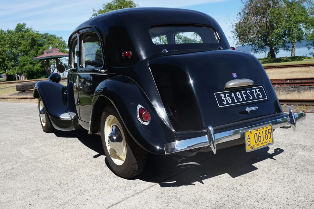 1957 Citroen Traction Avant - Image 5 of 31