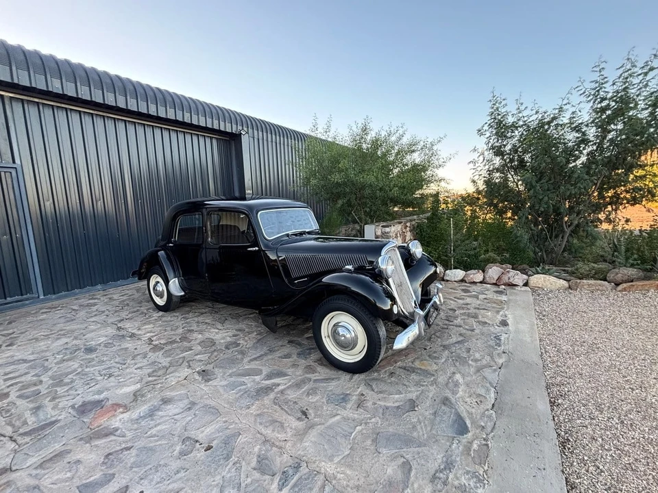 1957 Citroen Traction Avant - Image 4 of 31