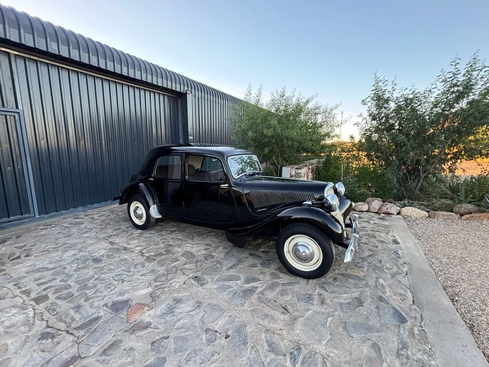 1957 Citroen Traction Avant - Image 5 of 31