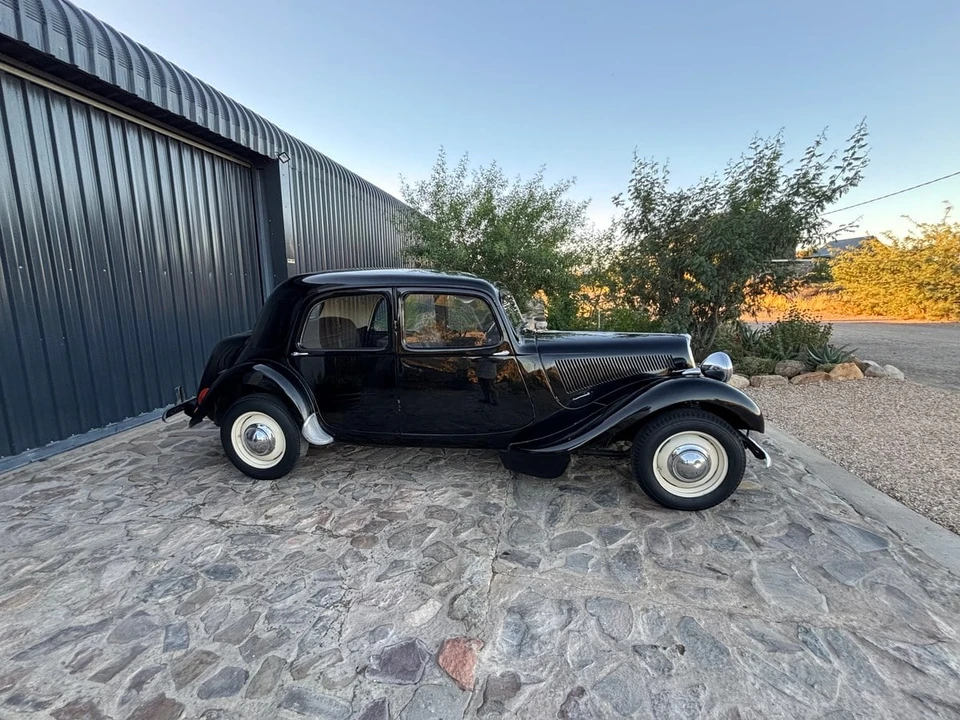 1957 Citroen Traction Avant - Image 6 of 31