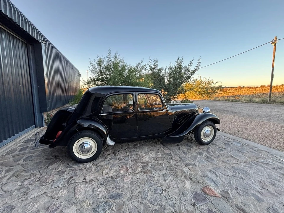 1957 Citroen Traction Avant - Image 8 of 31