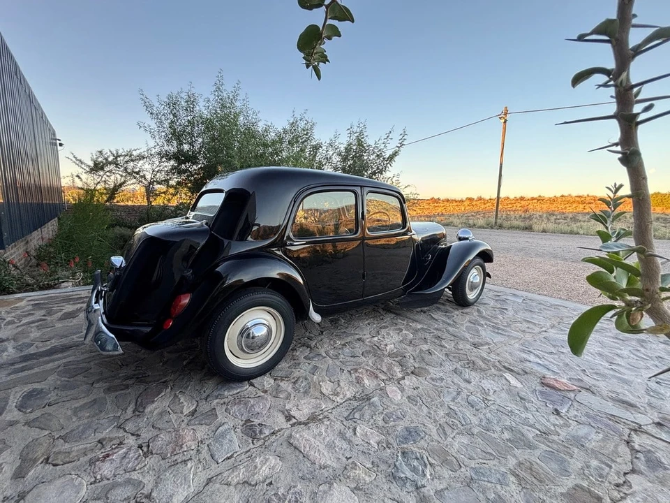 1957 Citroen Traction Avant - Image 10 of 31