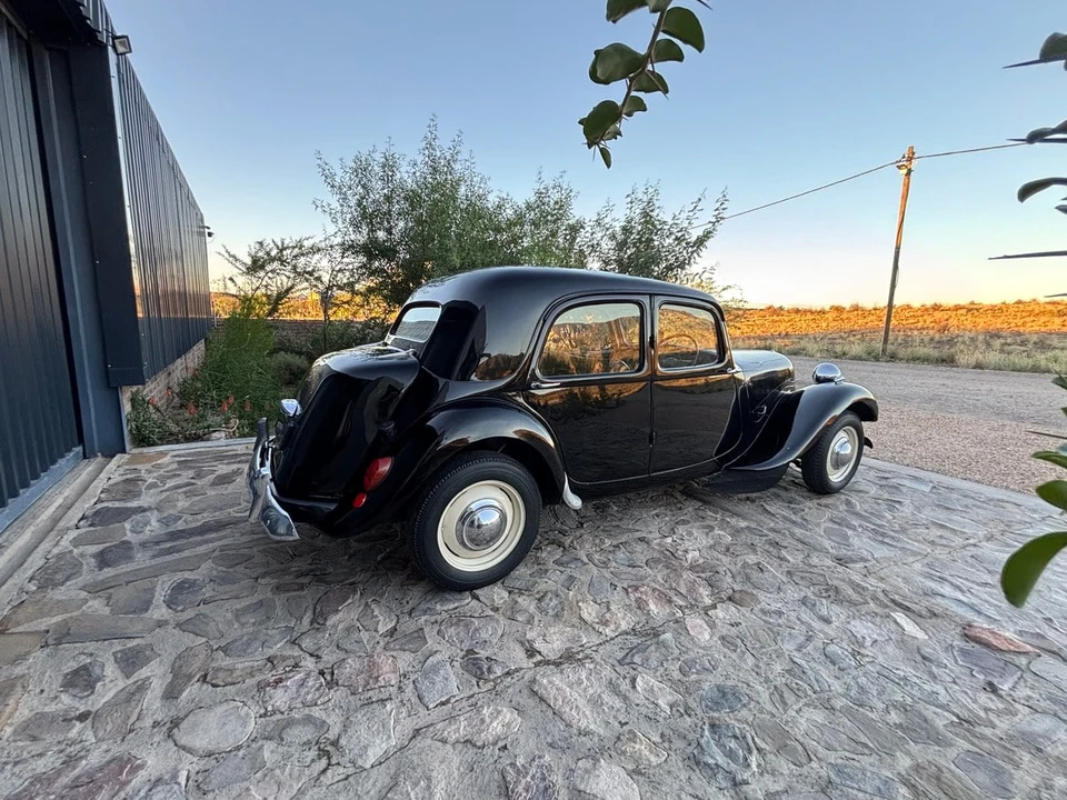 1957 Citroen Traction Avant - Image 11 of 31