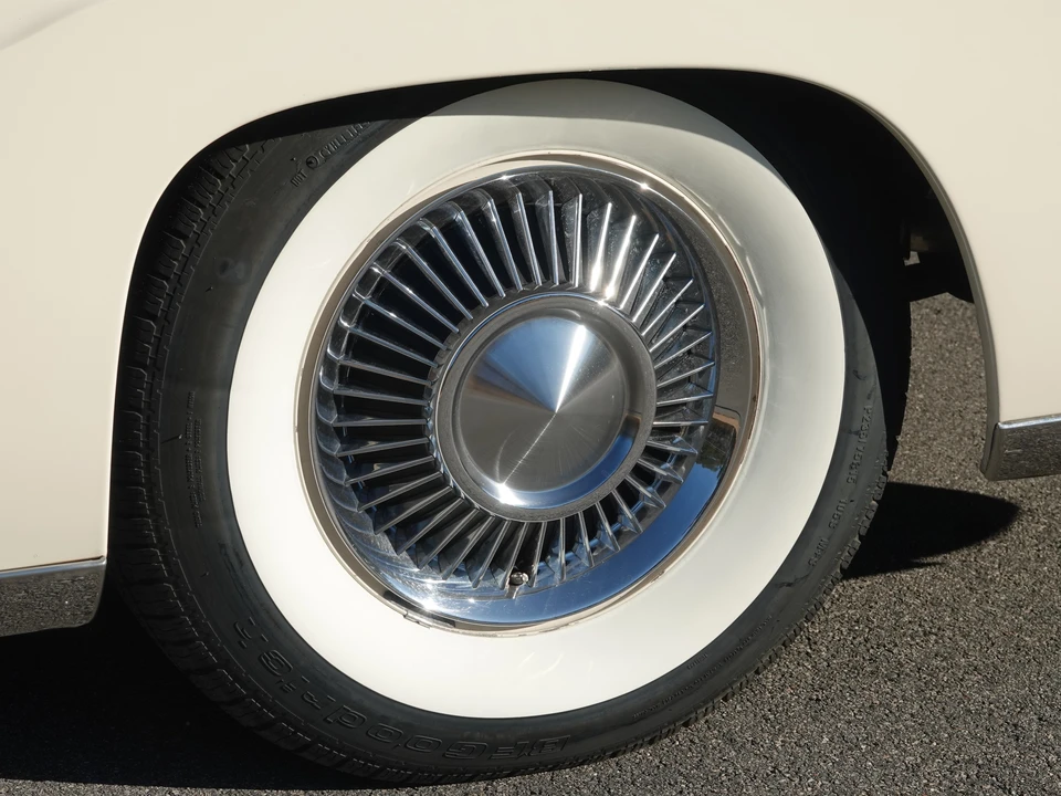 1957 Lincoln Continental Mark II - Image 25 of 31