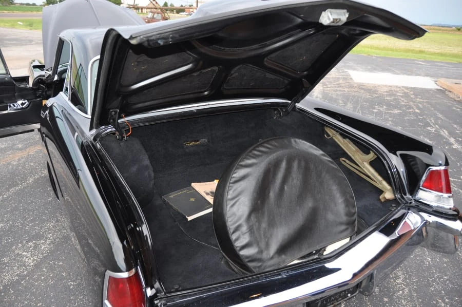 1957 Lincoln Continental Mark II - Image 14 of 17