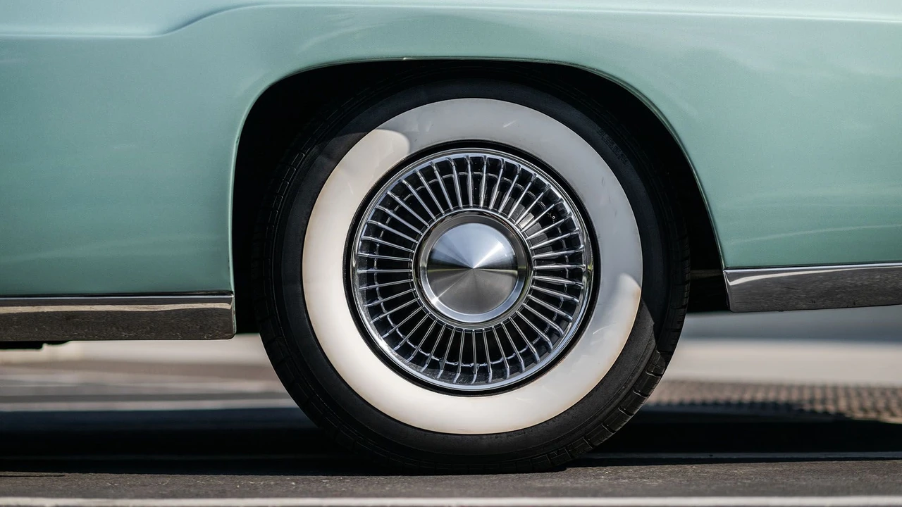 1957 Lincoln Continental Mark II - Image 25 of 31
