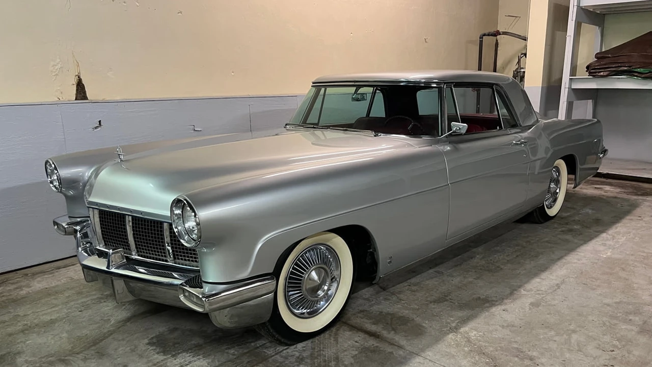 1957 Lincoln Continental Mark II - Image 18 of 19