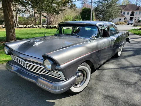 1957 Ford 4-Dr Sedan