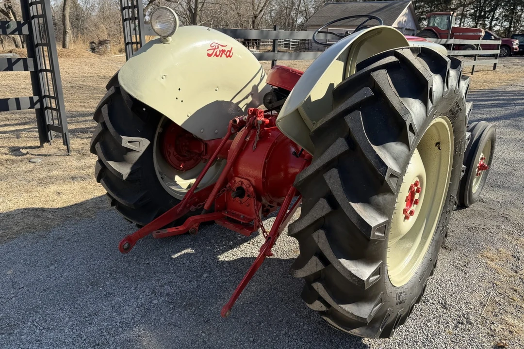 1957 Ford Tractor - Image 2 of 7