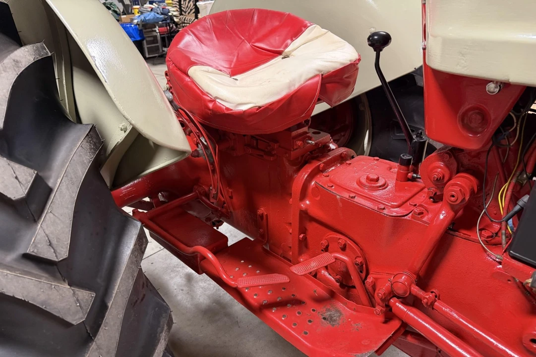 1957 Ford Tractor - Image 4 of 7