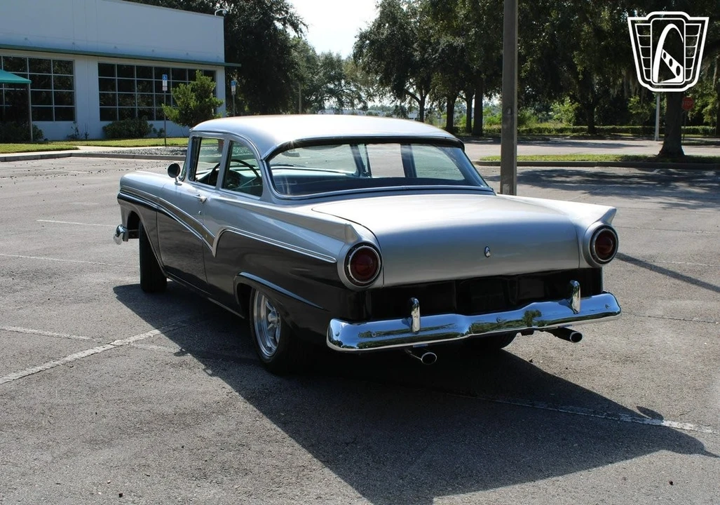 1957 Ford Customline - Image 8 of 12